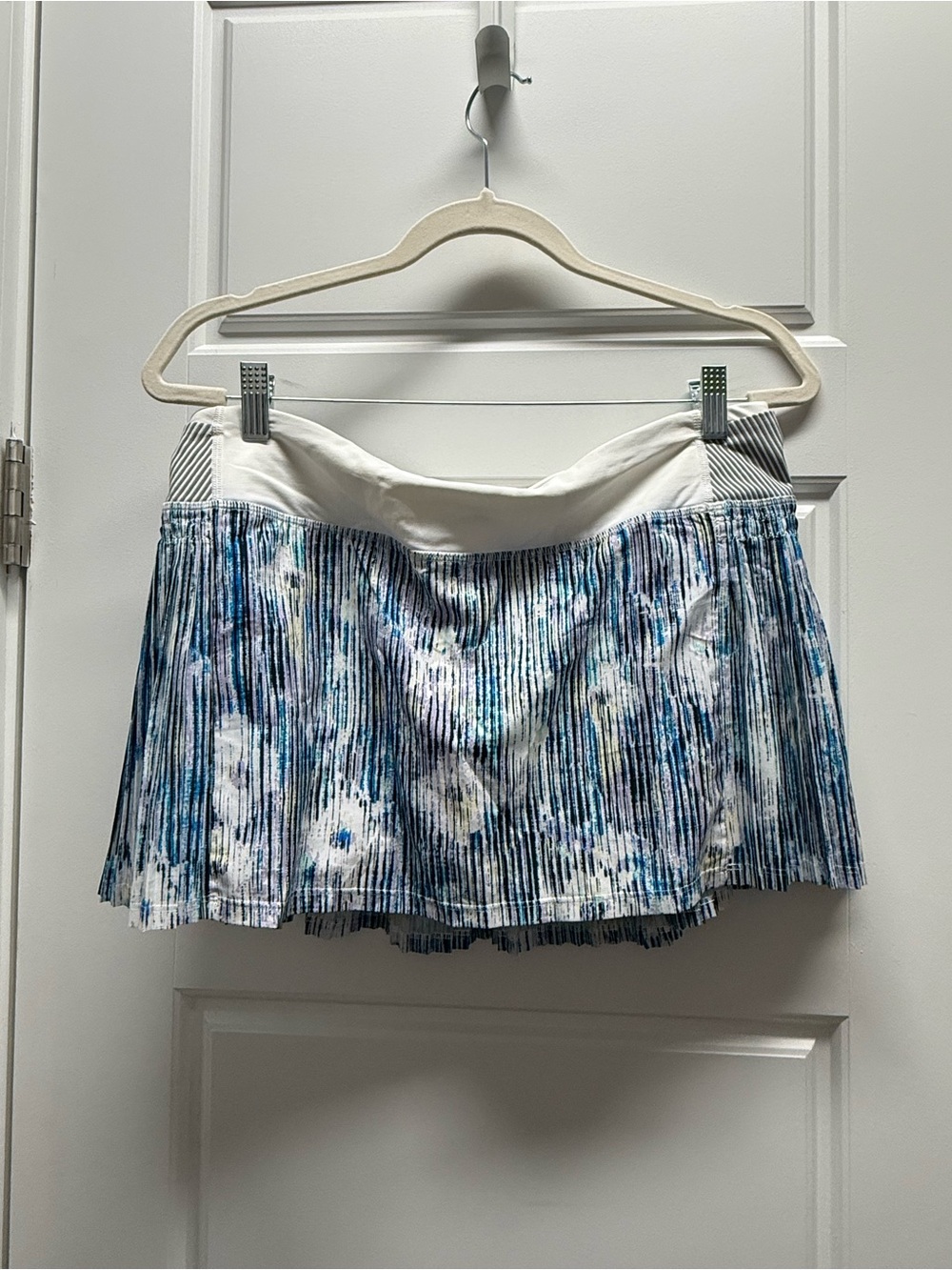 lululemon athletica White Waistband Blue Floral Pleated Mini Skirt
